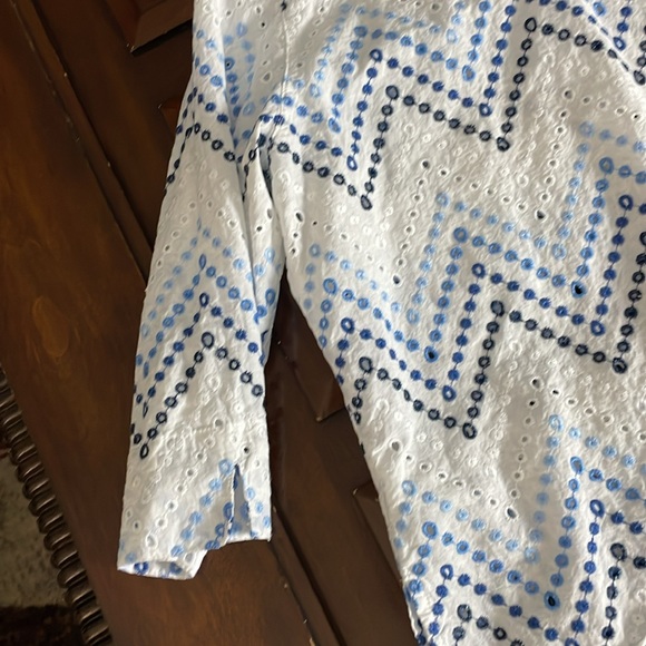 Women’s size petite extra large blue and white Alfred Dunner button up blouse - Picture 8 of 10